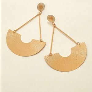 Gold Coloured Earrings - beautiful "fan" design.